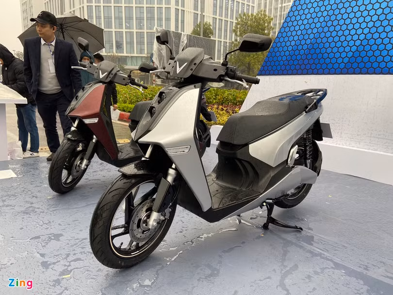 VinFast ra mắt xe máy điện Theon, cùng kích cỡ Honda SH