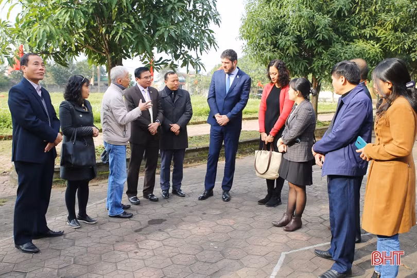 Đoàn công tác UNESCO tham quan làng cổ Trường Lưu - Hà Tĩnh