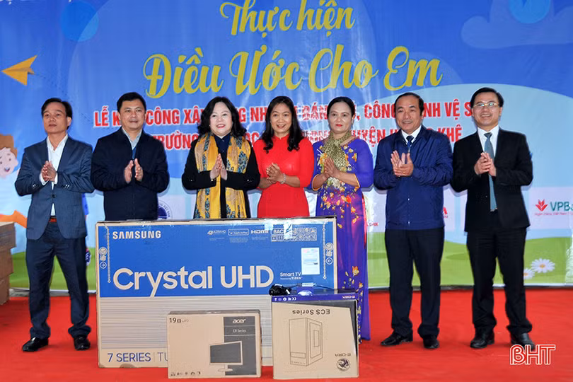 Xây dựng nhà văn hóa cộng đồng kết hợp tránh bão, lũ và nhà ở cho hộ nghèo Hương Khê