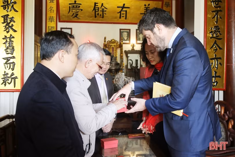 Đoàn công tác UNESCO tham quan làng cổ Trường Lưu - Hà Tĩnh