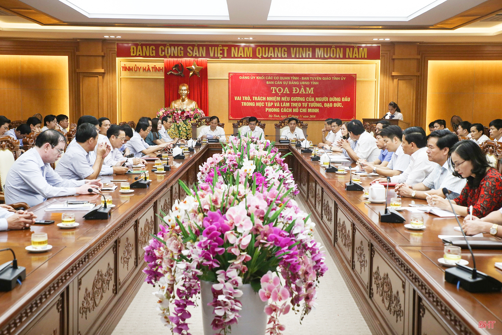 Học tập và làm theo gương Bác gắn với thực tiễn tại cơ quan, doanh nghiệp ở Hà Tĩnh