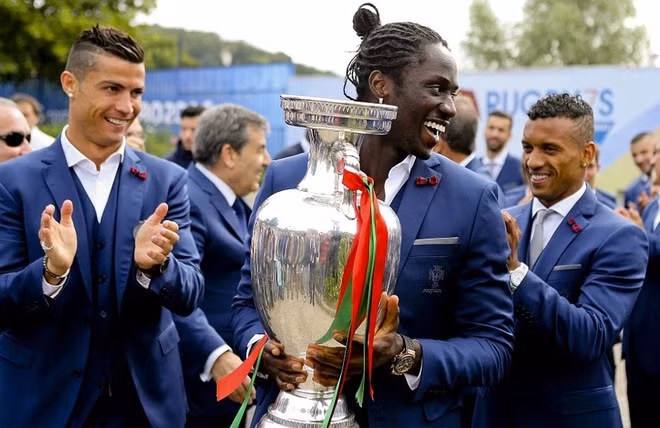 bien nguoi chao don ronaldo va dong doi tro ve bo dao nha
