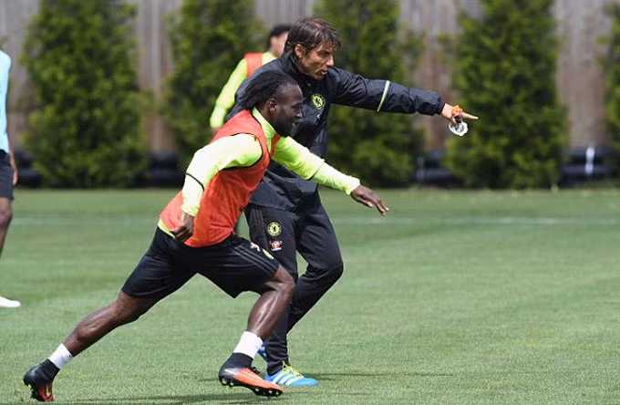 hlv conte mau lua trong buoi tap dau tien cung chelsea