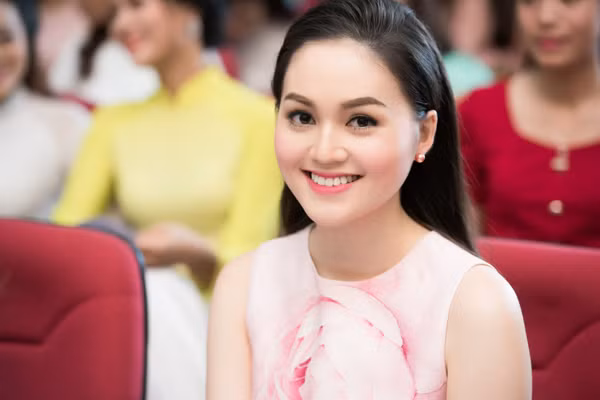 10 nhan sac noi bat tai chung khao phia bac hoa hau viet nam