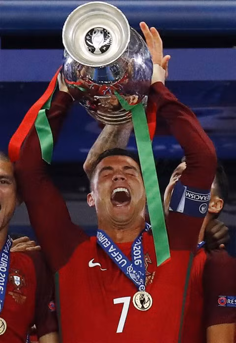 nhung hinh anh dang nho ve tran chung ket euro 2016