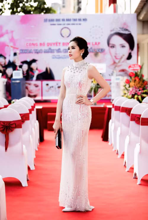 my nhan viet mac dep nhat tuan