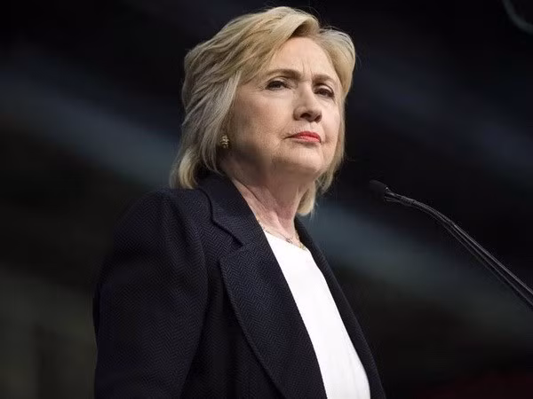 phan ung cua ba clinton va ong trump ve phan quyet cua pca