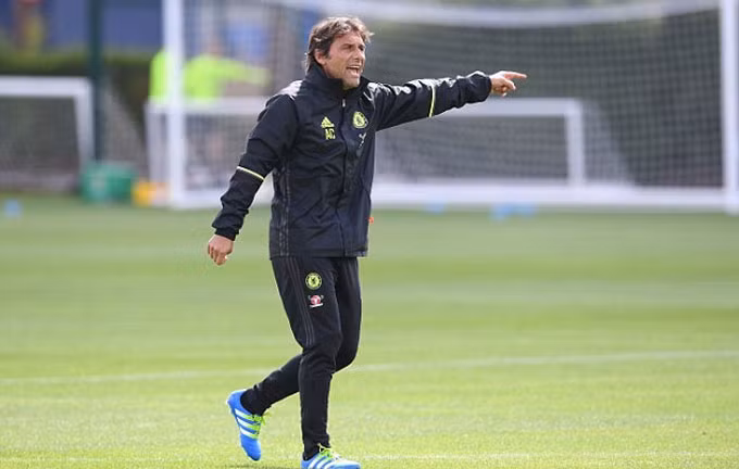 hlv conte mau lua trong buoi tap dau tien cung chelsea