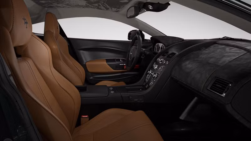 aston martin v12 vantage s mang cam hung chien dau co trinh lang