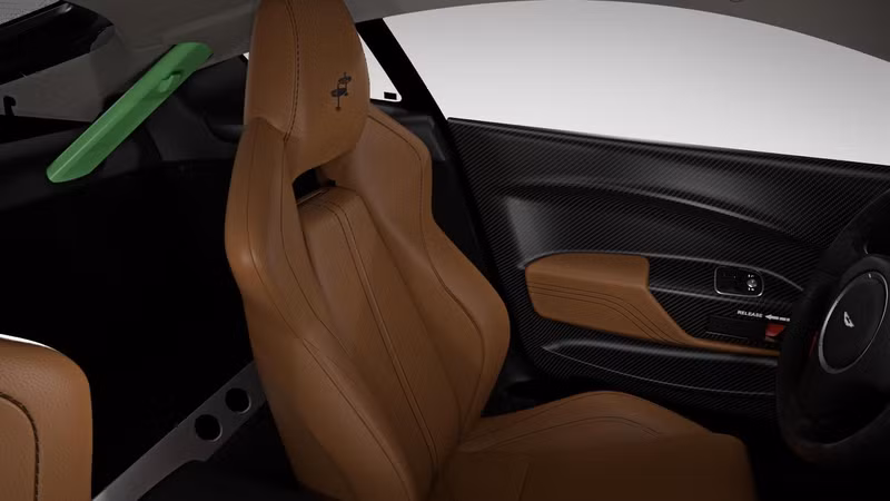 aston martin v12 vantage s mang cam hung chien dau co trinh lang