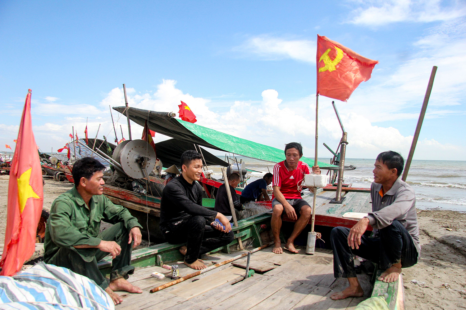 Khai thác gắn với bảo tồn nguồn lợi hải sản - hướng đi tất yếu của ngư dân Hà Tĩnh (bài 3): Tái cơ cấu đội tàu, khai thác thân thiện để vững vàng vươn khơi