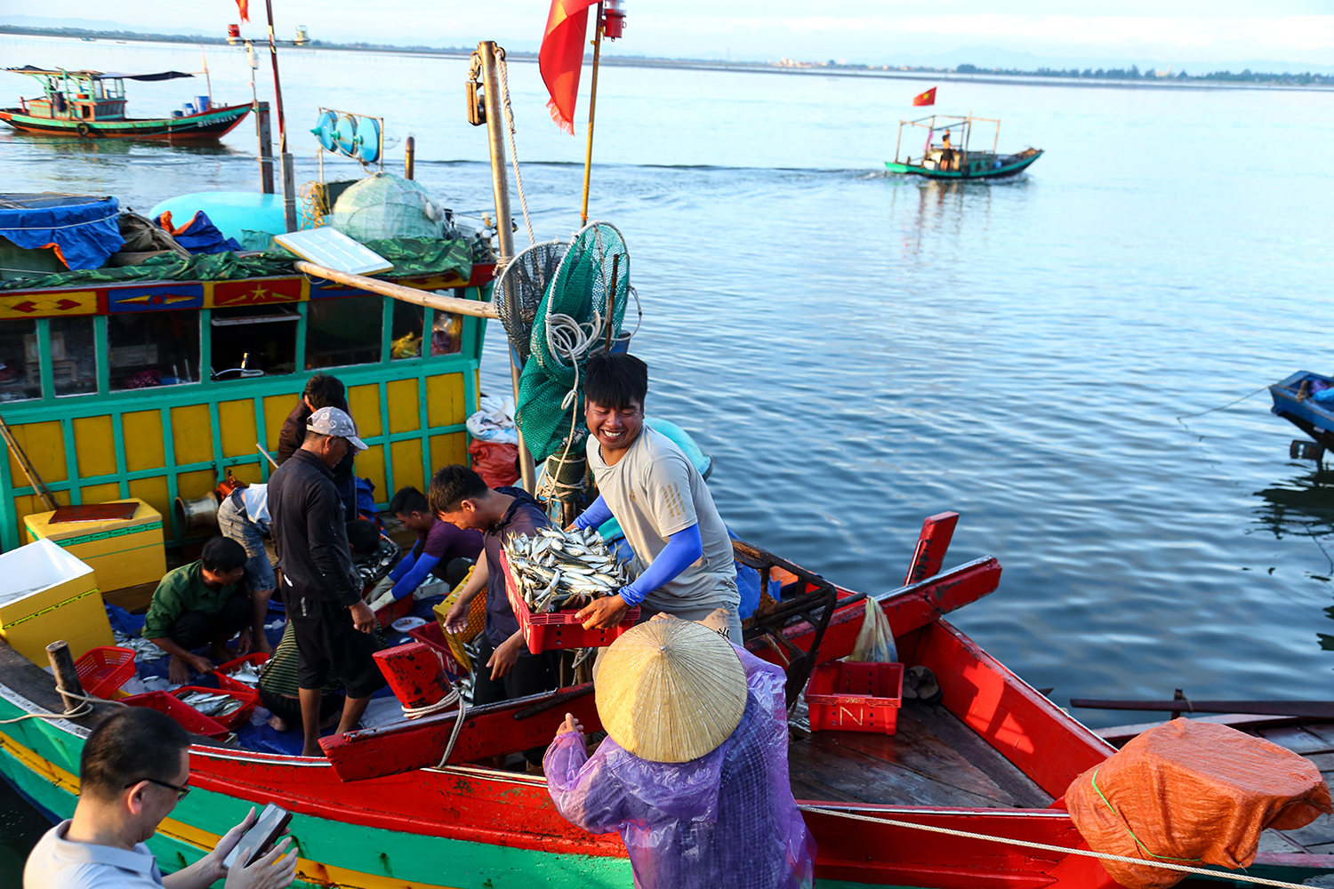 Khai thác gắn với bảo tồn nguồn lợi hải sản - hướng đi tất yếu của ngư dân Hà Tĩnh (bài 3): Tái cơ cấu đội tàu, khai thác thân thiện để vững vàng vươn khơi