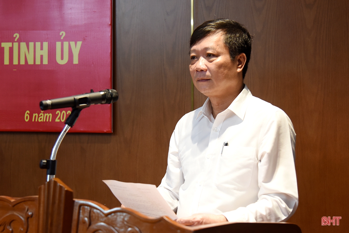 Công bố quyết định điều động, bổ nhiệm 2 cán bộ công tác tại Ban Tổ chức Tỉnh ủy và Sở Nội vụ Hà Tĩnh