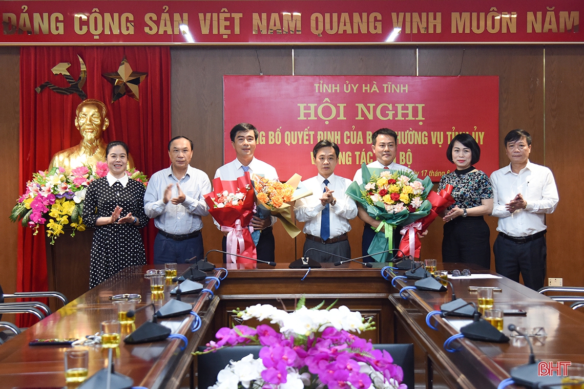 Công bố quyết định điều động, bổ nhiệm 2 cán bộ công tác tại Ban Tổ chức Tỉnh ủy và Sở Nội vụ Hà Tĩnh