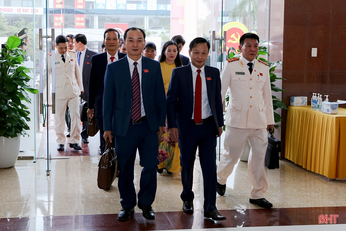 Các đồng chí lãnh đạo, nguyên lãnh đạo Đảng, Nhà nước dự Đại hội Đảng bộ tỉnh Hà Tĩnh lần thứ XIX