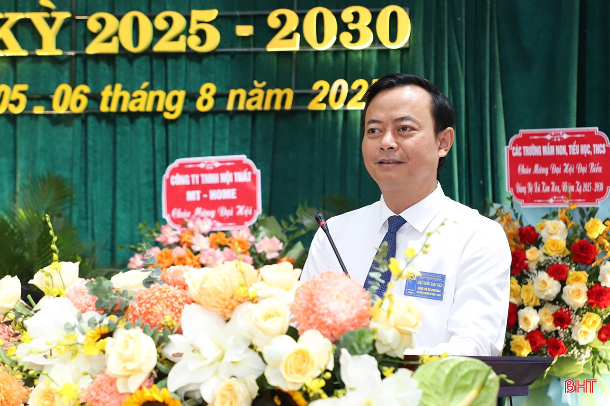 Đồng chí Hà Văn Hùng - Trưởng ban Tuyên giáo và Dân vận Tỉnh ủy phát biểu chỉ đạo đại hội.