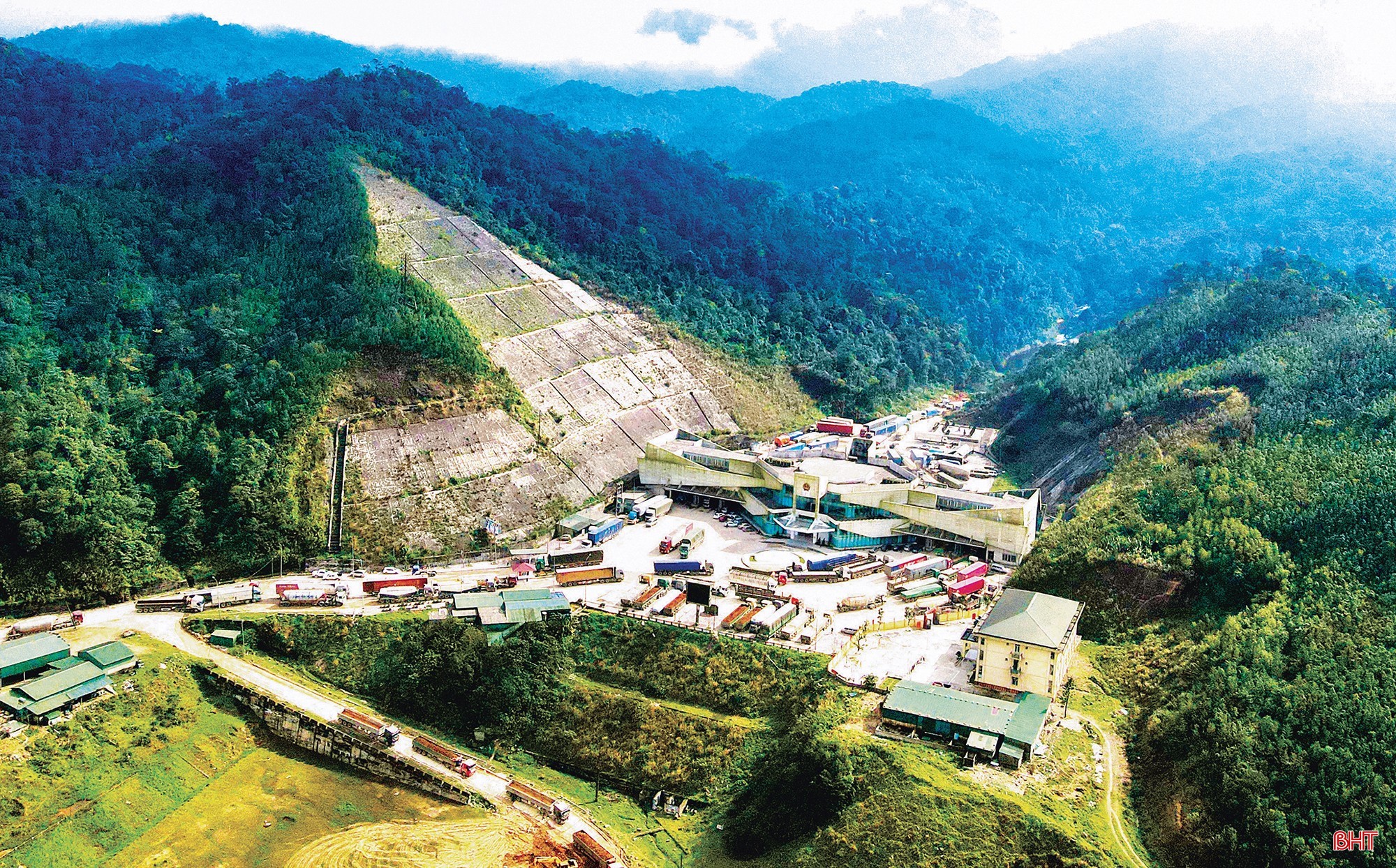 t18-dinhnhat-t1-cua-khau-cau-treo-copy.jpg