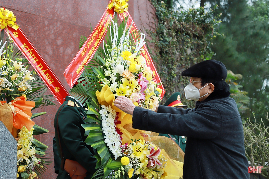 Nguyên Chủ tịch nước Trương Tấn Sang dâng hương tại Khu lưu niệm cố Tổng Bí thư Trần Phú