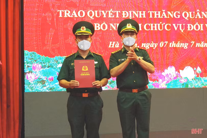 Trao các quyết định bổ nhiệm cán bộ Bộ đội Biên phòng Hà Tĩnh