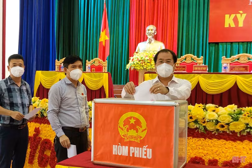 Bầu chức danh trưởng, phó các ban HĐND huyện Lộc Hà