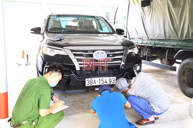 Hà Tĩnh: Khởi tố, bắt tạm giam 2 đối tượng chống đối, đe dọa CSGT