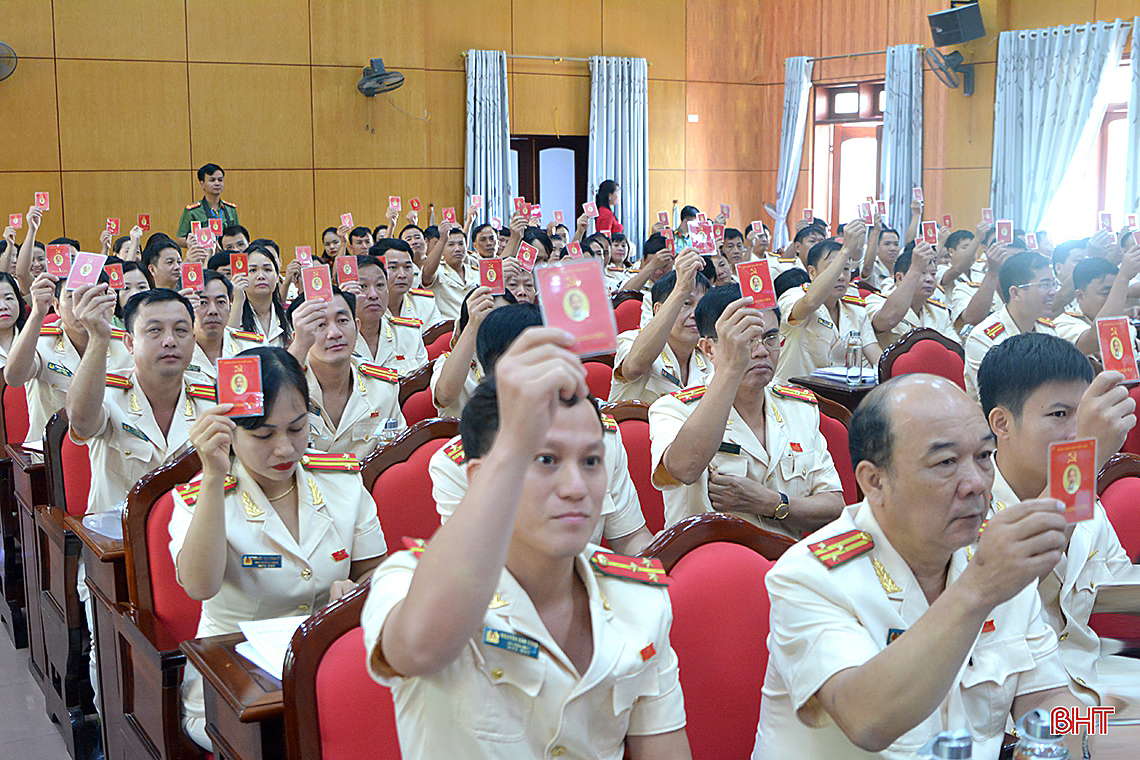 Đại tá Lê Khắc Thuyết tái cử chức vụ Bí thư Đảng ủy Công an tỉnh Hà Tĩnh