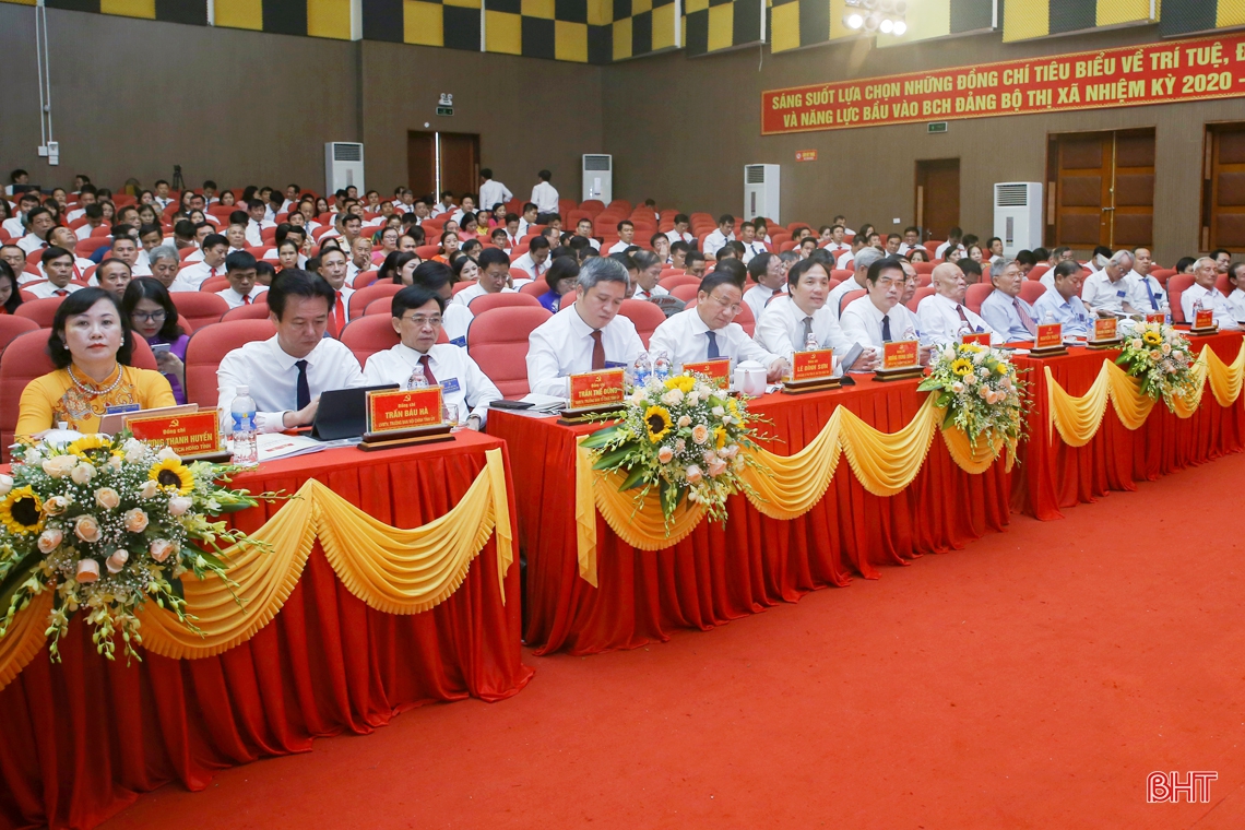 Bầu 32 đồng chí vào Ban Chấp hành Đảng bộ thị xã Hồng Lĩnh nhiệm kỳ 2020 - 2025