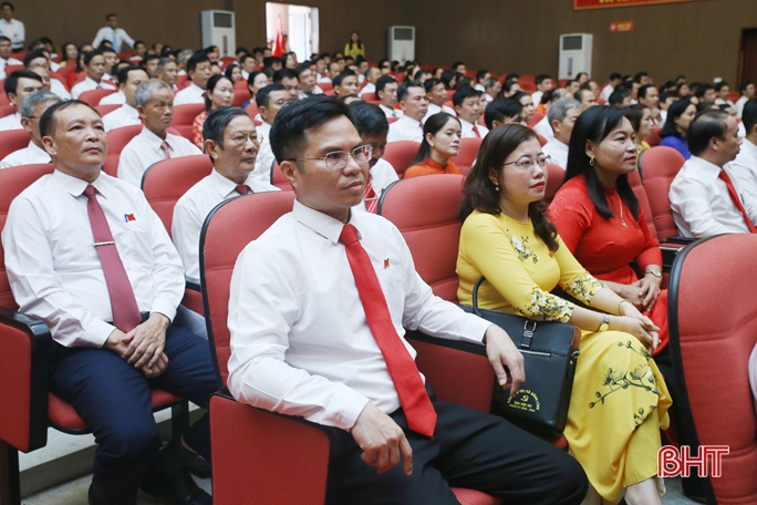 Bầu 32 đồng chí vào Ban Chấp hành Đảng bộ thị xã Hồng Lĩnh nhiệm kỳ 2020 - 2025