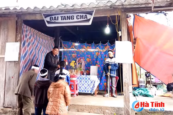noi dau tan cung cua 3 chi em mo coi