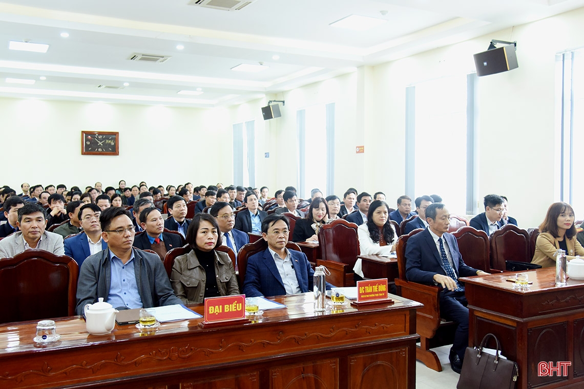 Tập trung thực hiện tốt quy chế dân chủ trong các cơ quan, doanh nghiệp