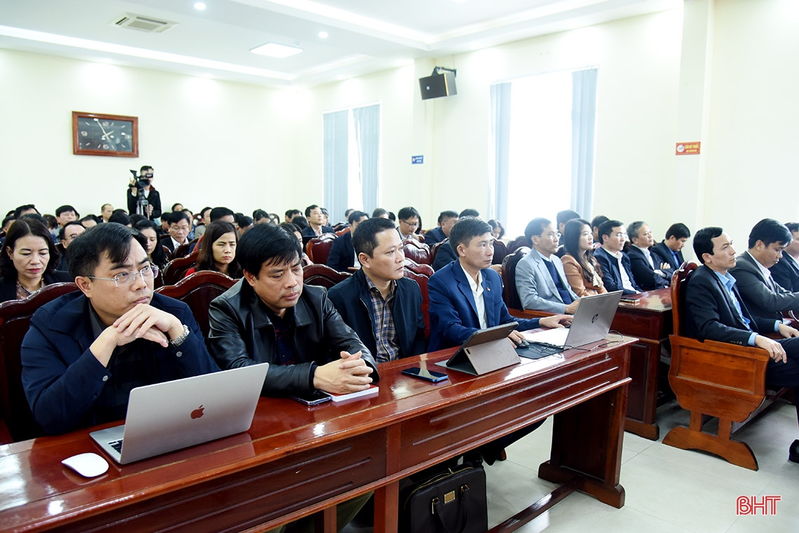 Tập trung thực hiện tốt quy chế dân chủ trong các cơ quan, doanh nghiệp