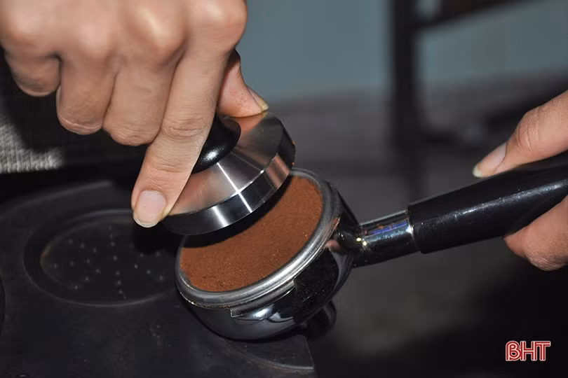 Ngắm những tách cà phê đẹp đến mức... không ai nỡ uống ở Hà Tĩnh!