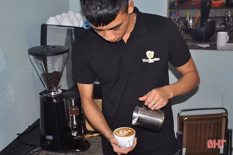 Ngắm những tách cà phê đẹp đến mức... không ai nỡ uống ở Hà Tĩnh!