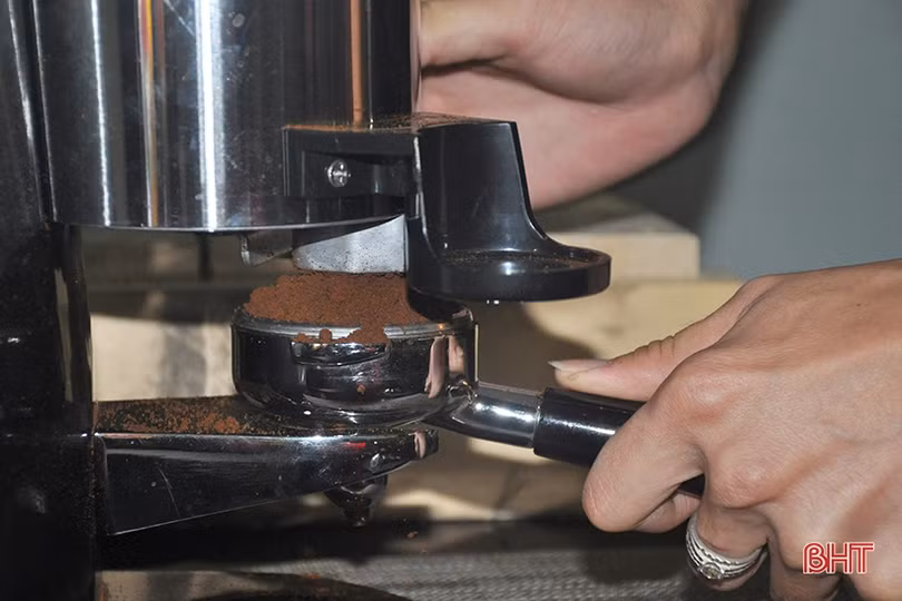 Ngắm những tách cà phê đẹp đến mức... không ai nỡ uống ở Hà Tĩnh!