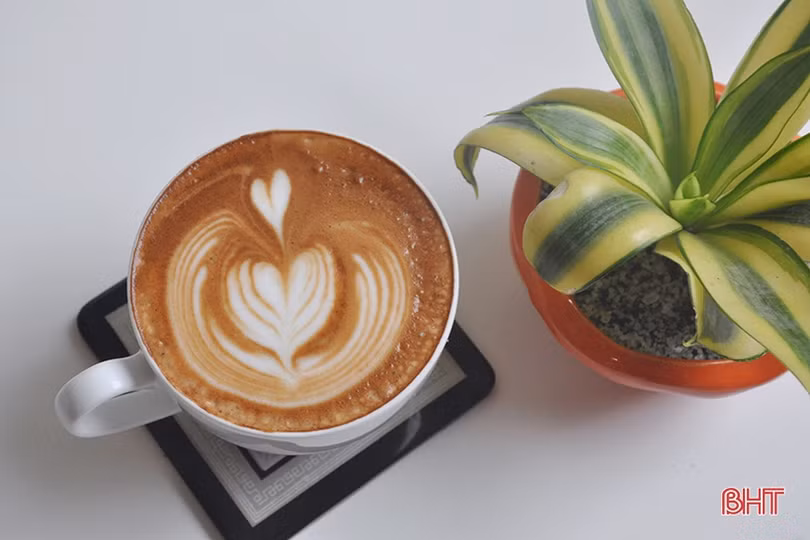 Ngắm những tách cà phê đẹp đến mức... không ai nỡ uống ở Hà Tĩnh!