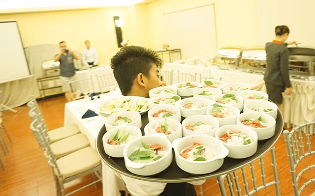 Lực lượng an ninh mang súng bảo vệ khách sạn ĐT Việt Nam