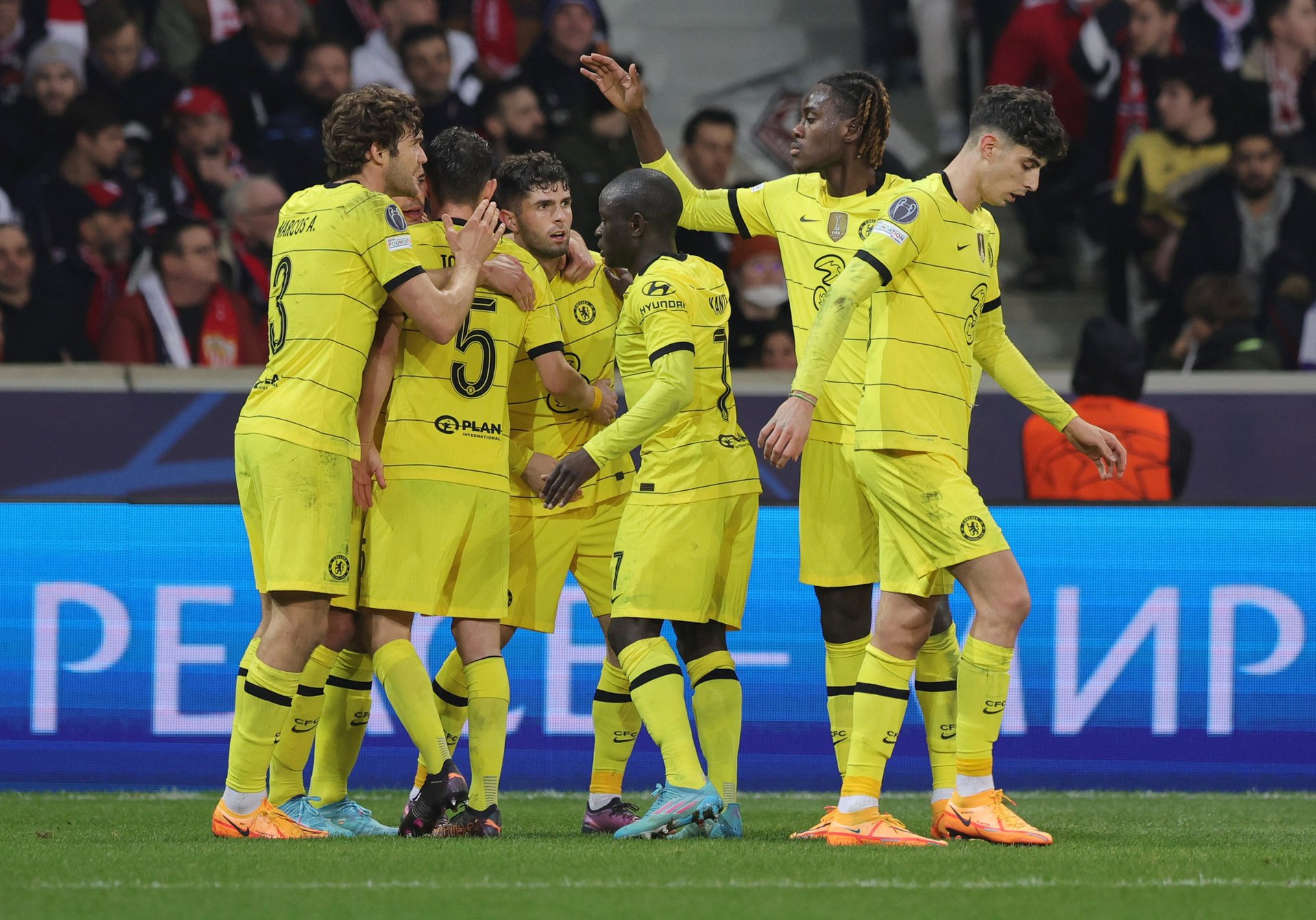 8 CLB góp mặt ở tứ kết Champions League
