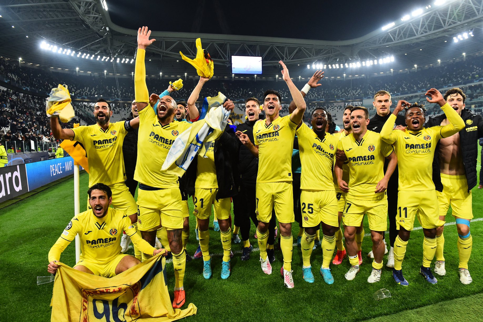 8 CLB góp mặt ở tứ kết Champions League