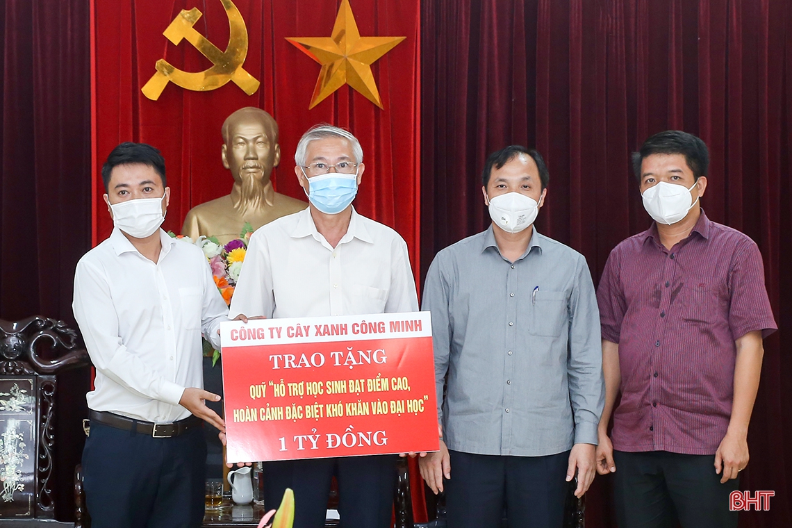 Các tổ chức, doanh nghiệp ủng hộ Quỹ “Hỗ trợ học sinh đạt điểm cao, hoàn cảnh đặc biệt khó khăn vào đại học” Hà Tĩnh