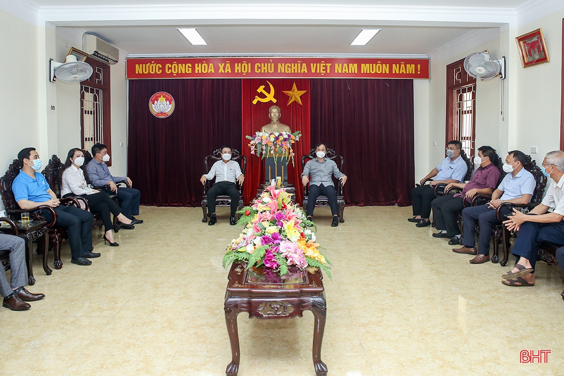 Các tổ chức, doanh nghiệp ủng hộ Quỹ “Hỗ trợ học sinh đạt điểm cao, hoàn cảnh đặc biệt khó khăn vào đại học” Hà Tĩnh