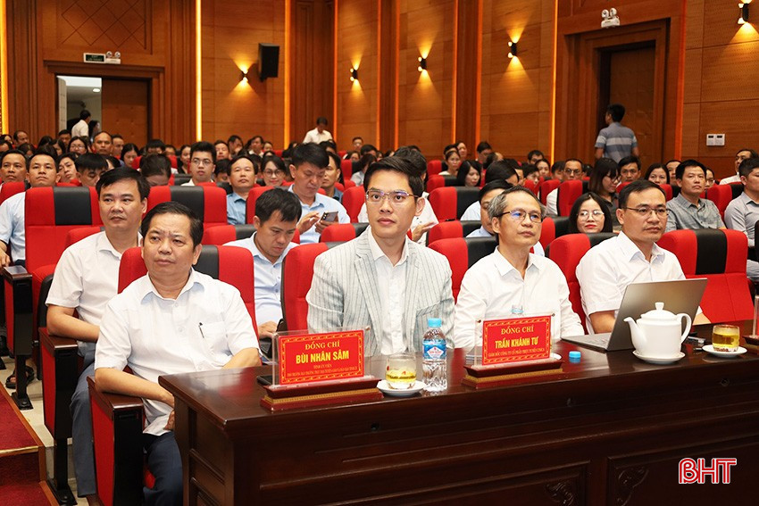 Đại biểu tham dự hội nghị.