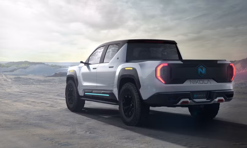 Bán tải điện tăng tốc ngang siêu xe, đe dọa Tesla Cybertruck