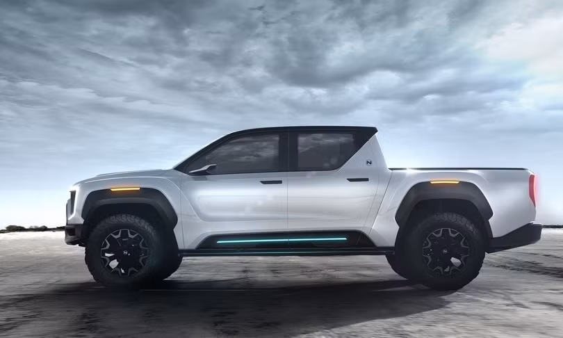 Bán tải điện tăng tốc ngang siêu xe, đe dọa Tesla Cybertruck