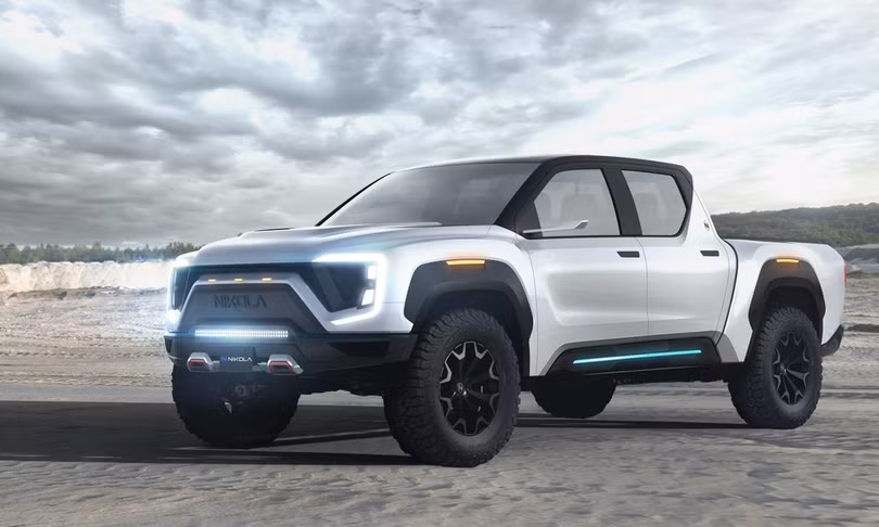 Bán tải điện tăng tốc ngang siêu xe, đe dọa Tesla Cybertruck