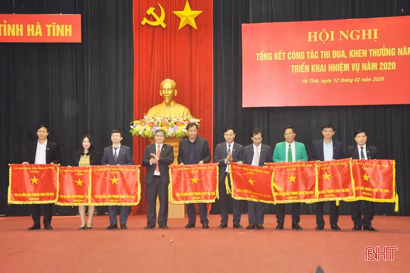 Phong trào thi đua ở Hà Tĩnh cần gắn với tái cơ cấu kinh tế, chuyển đổi mô hình tăng trưởng