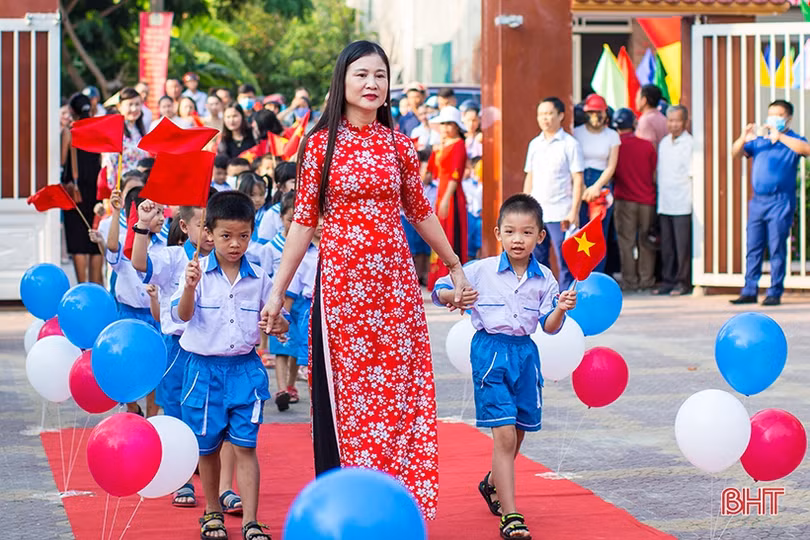 Học sinh Hà Tĩnh vui đến trường…