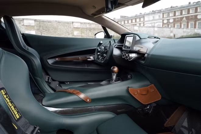 Siêu xe đặc biệt Aston Martin Victor mạnh 836 mã lực