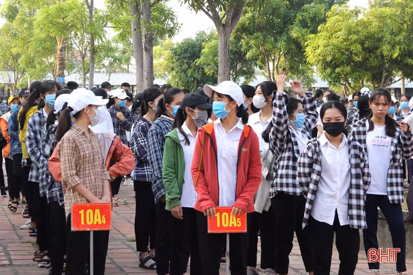 Hơn 33 vạn giáo viên, học sinh ở Hà Tĩnh tựu trường năm học mới