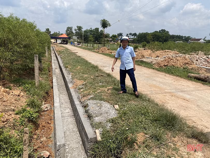 Cần điều chỉnh chính sách hỗ trợ xi măng làm đường giao thông ở Hà Tĩnh