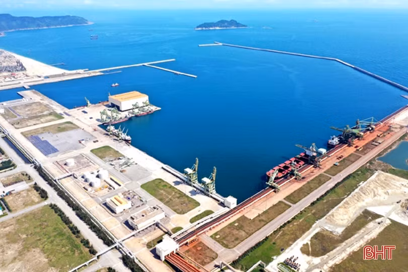 Giữ vững ngọn cờ độc lập và chủ nghĩa xã hội, đưa Hà Tĩnh phát triển nhanh, bền vững
